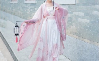 红梅绣花汉服怎么穿搭，红梅绣花汉服怎么穿搭好看